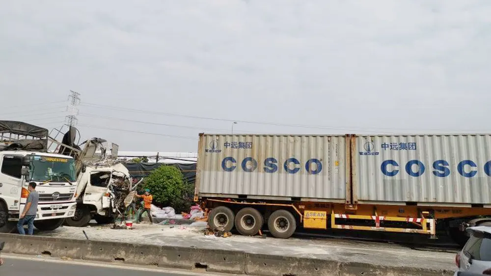 Tai nạn trên quốc lộ, 3 người mắc kẹt trong cabin tử vong ảnh 3