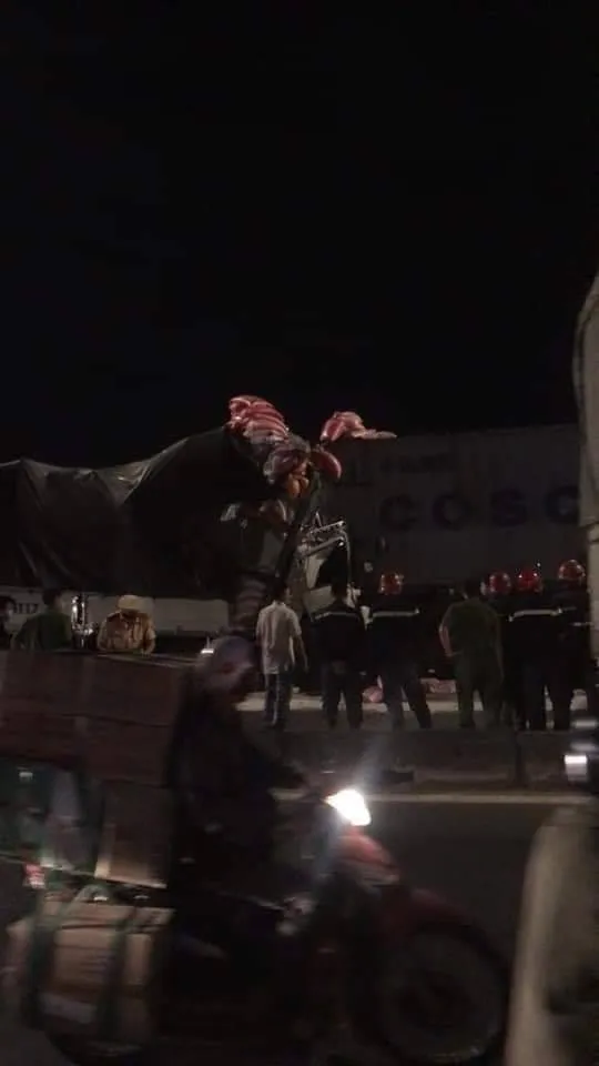 Tai nạn trên quốc lộ, 3 người mắc kẹt trong cabin tử vong ảnh 2