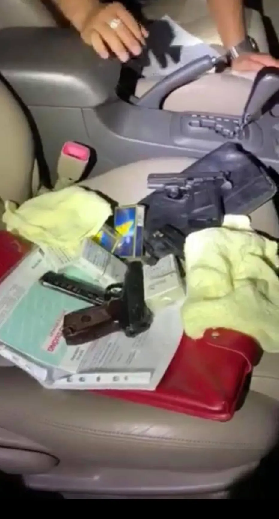 Triệt phá sòng bạc ở quận Bình Thạnh thu giữ 2 khẩu súng và nhiều tang vật ảnh 2