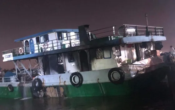 Tìm thấy thi thể nạn nhân mất tích trong vụ cháy tàu chở xăng trên sông Đồng Nai ảnh 1