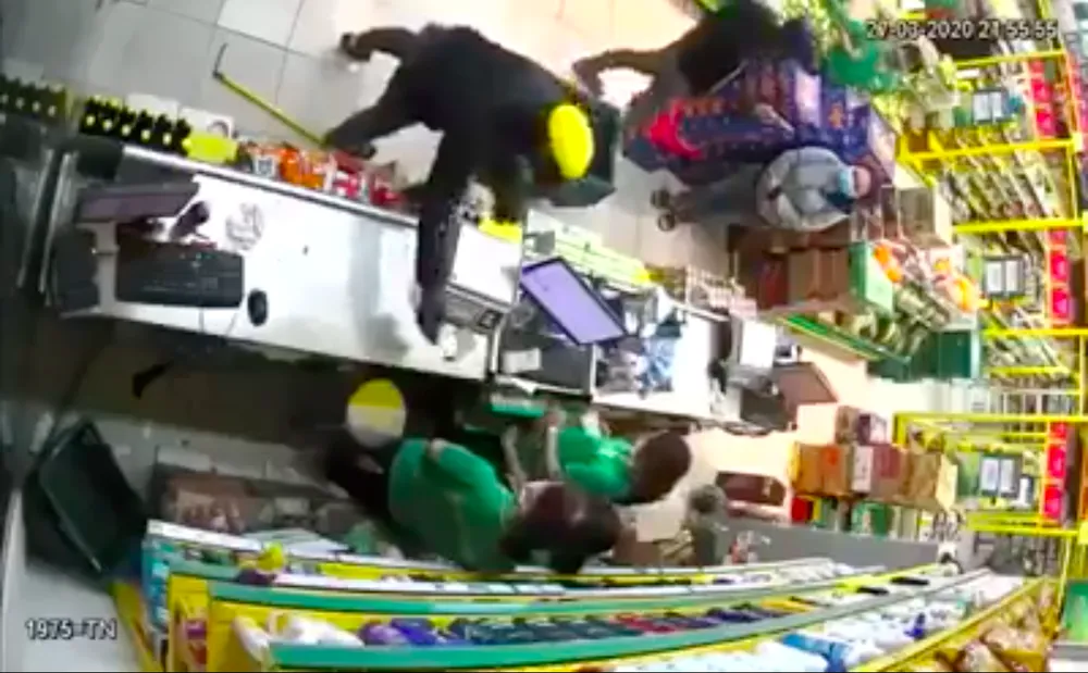 Bắt đối tượng nghi dùng súng khống chế nhân viên cửa hàng Bách Hóa Xanh để cướp tài sản ảnh 2