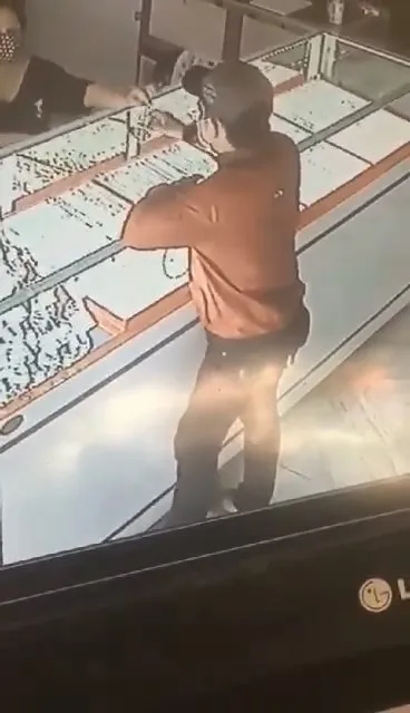 Nghi phạm cướp tiệm vàng ở huyện Củ Chi đã bị bắt ảnh 1