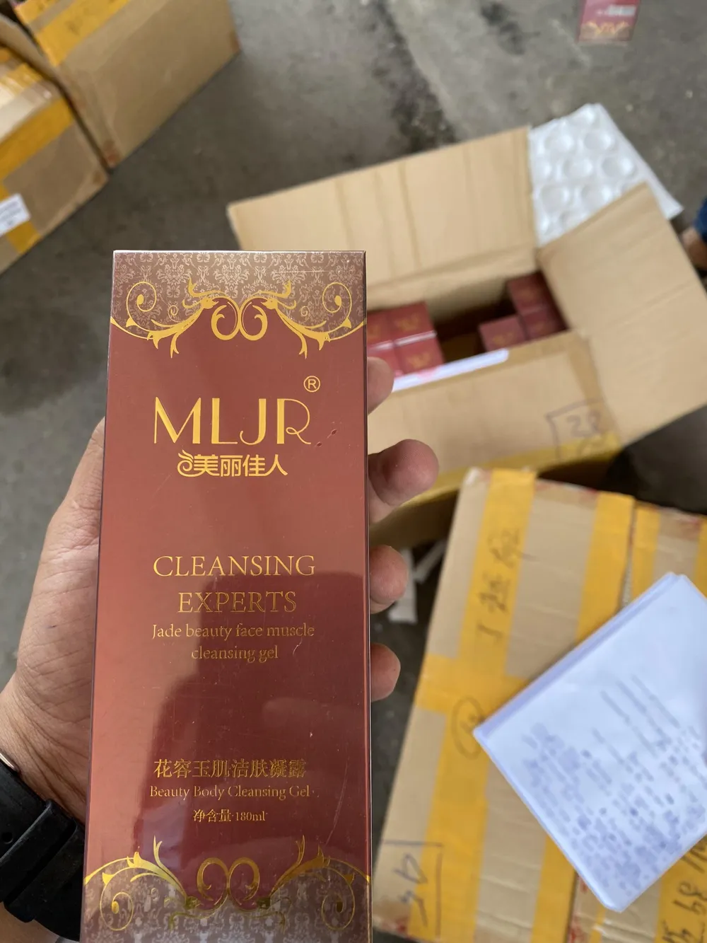 Phát hiện kho chứa hơn 5.000 hộp mỹ phẩm không rõ nguồn gốc xuất xứ ở TPHCM ảnh 3