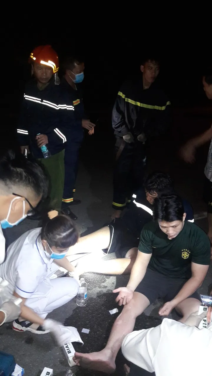 Một số lính cứu hoả bị thương khi chữa cháy ở Khu chế xuất Tân Thuận ảnh 4