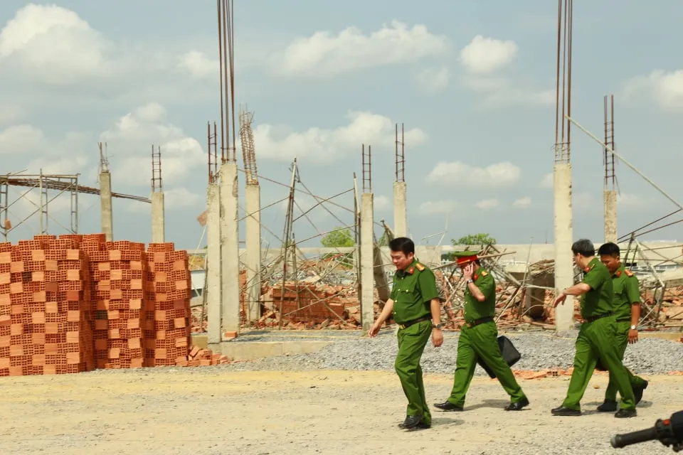 Vụ sập tường khiến 10 người tử vong: Tạm giữ 3 người liên quan ảnh 2