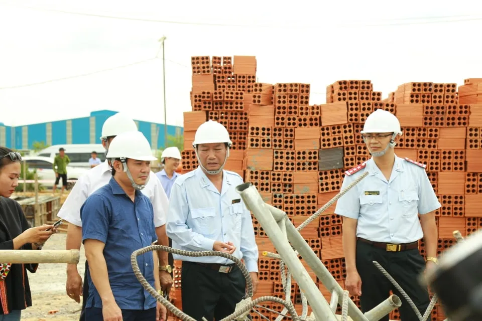 Kiến nghị tỉnh Đồng Nai rà soát các công trình xây dựng tương tự công trình sập tường 10 người chết ảnh 9