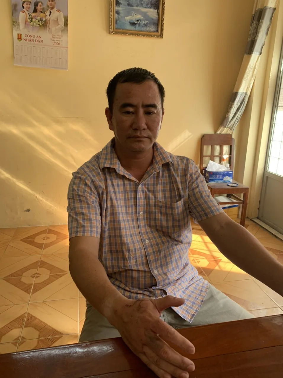 Mâu thuẫn tiền bạc, người đàn ông tạt axit khiến 3 người bỏng nặng ảnh 1