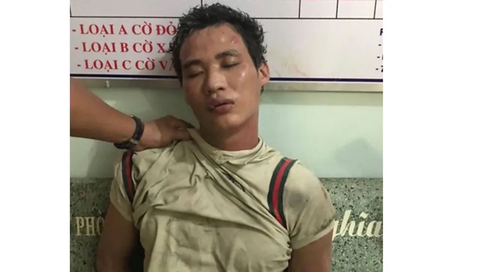 Hùng tại cơ quan công an