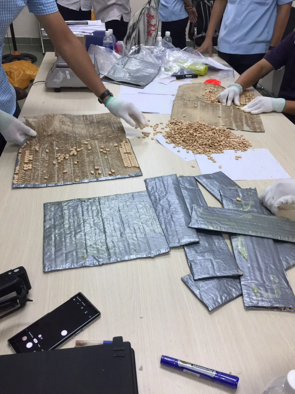  Phát hiện hơn 9kg ma tuý trong bưu kiện từ Châu Âu về TPHCM ảnh 8