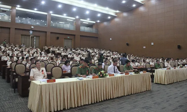 Công an TPHCM tổ chức tuyên dương nhiều cá nhân, tập thể tiên tiến ảnh 1