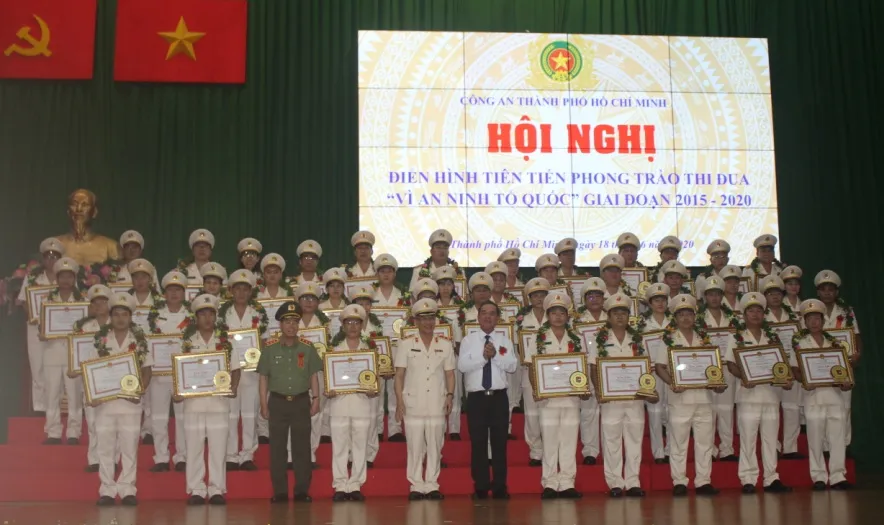 Công an TPHCM tổ chức tuyên dương nhiều cá nhân, tập thể tiên tiến ảnh 2