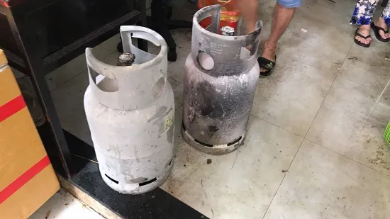 Giải cứu 7 người trong căn nhà bán cơm văn phòng bốc cháy ảnh 5