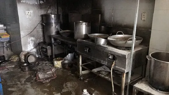 Giải cứu 7 người trong căn nhà bán cơm văn phòng bốc cháy ảnh 3