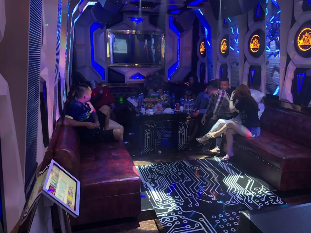 Kiểm tra 2 quán karaoke ở quận Bình Tân phát hiện 87 người dương tính với chất ma tuý ảnh 4