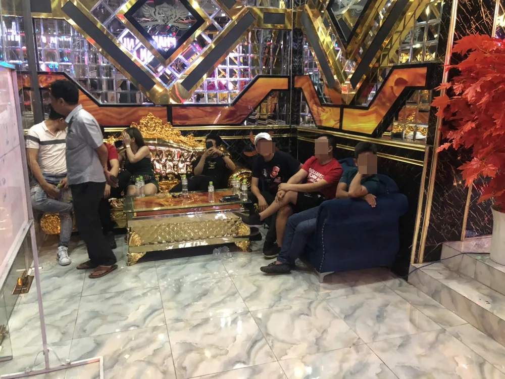 Đột kích khách sạn, quán karaoke ở quận Bình Tân, phát hiện nhiều “dân chơi” dương tính chất ma túy ảnh 5