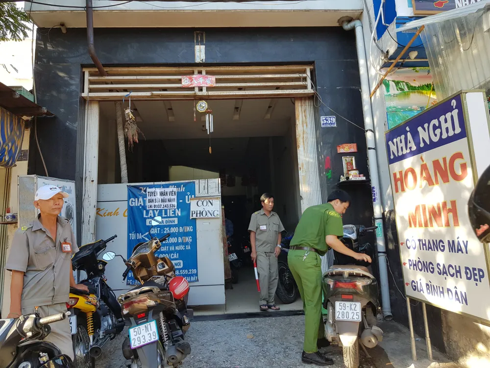 Đột kích khách sạn, quán karaoke ở quận Bình Tân, phát hiện nhiều “dân chơi” dương tính chất ma túy ảnh 2