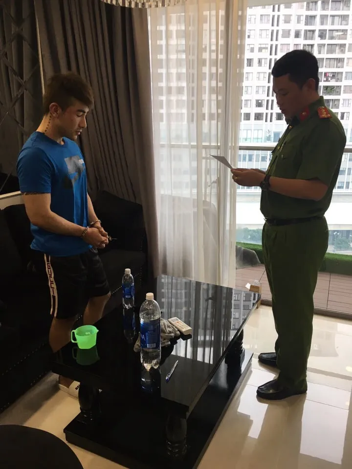 Diễn biến mới nhất vụ “tú ông” điều hành đường dây bán dâm hàng chục ngàn USD ảnh 1