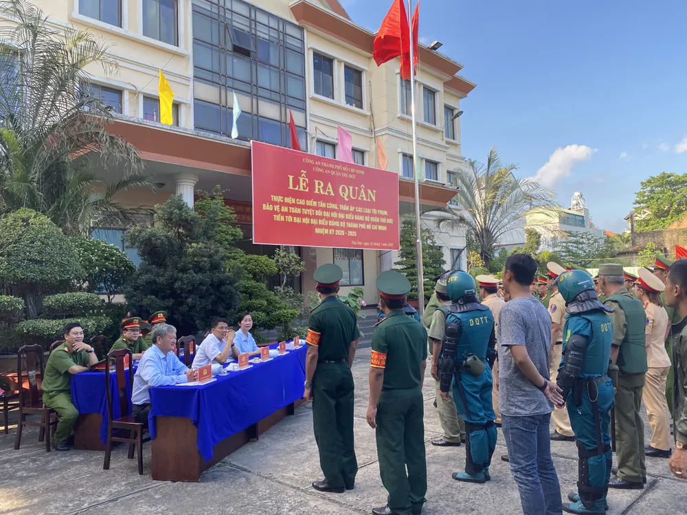 Nhiều quận ở TPHCM đồng loạt ra quân trấn áp tội phạm ảnh 9