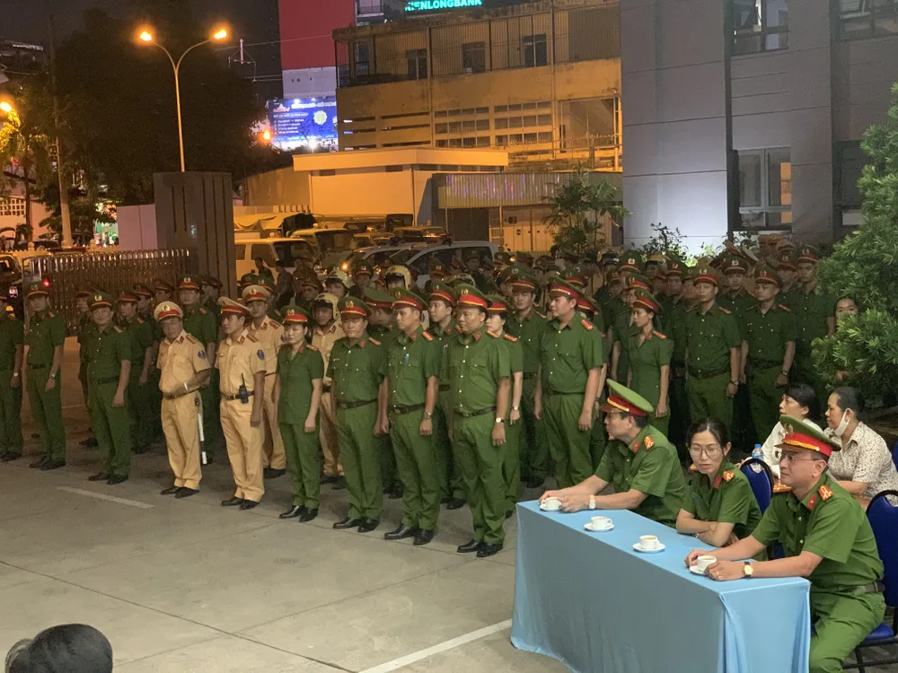 Nhiều quận ở TPHCM đồng loạt ra quân trấn áp tội phạm ảnh 5