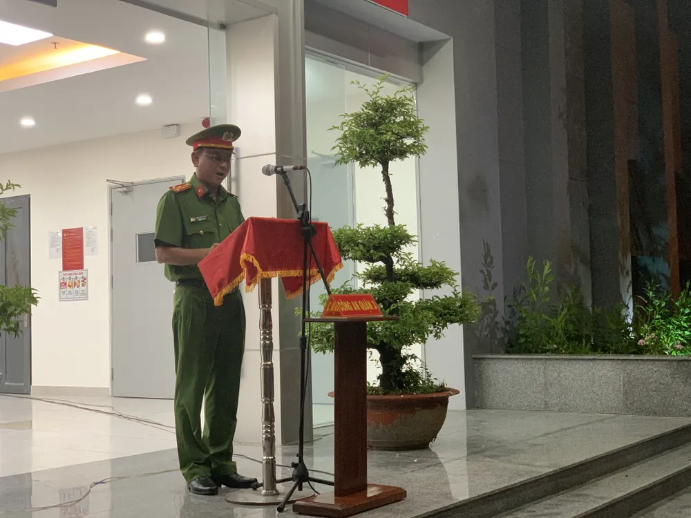 Nhiều quận ở TPHCM đồng loạt ra quân trấn áp tội phạm ảnh 7