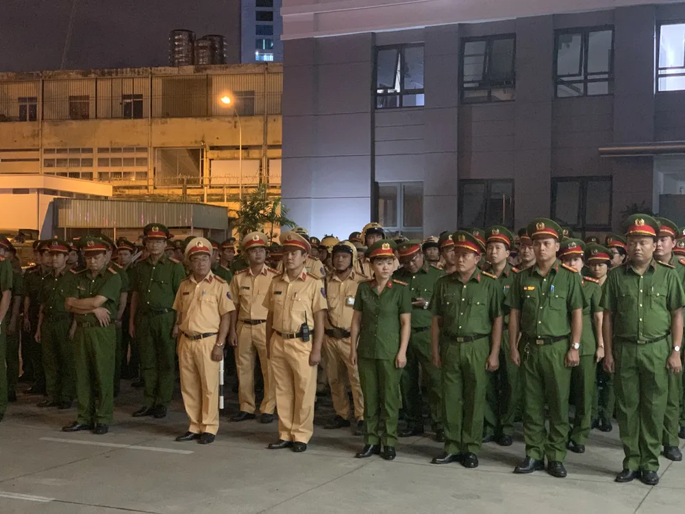 Nhiều quận ở TPHCM đồng loạt ra quân trấn áp tội phạm ảnh 6