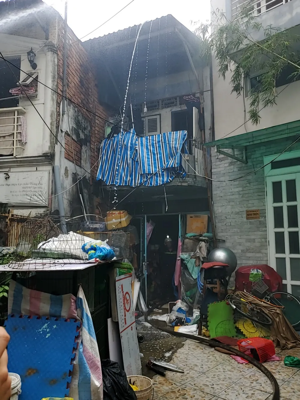 Cháy nhà ở quận 1, nhiều người thoát chết ảnh 1