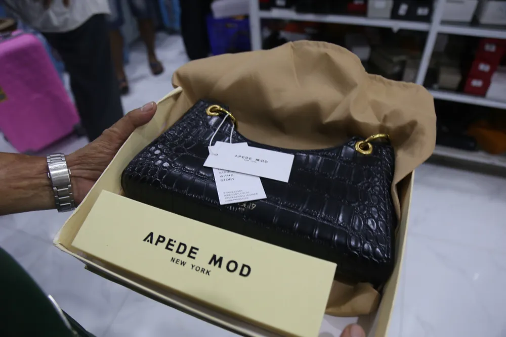 Phát hiện kho hàng hiệu nước ngoài không rõ nguồn gốc  ảnh 5