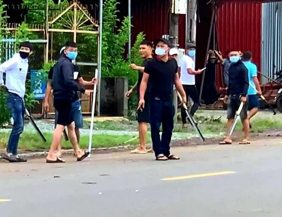 Hình ảnh nhóm đối tượng tham gia hỗn chiến