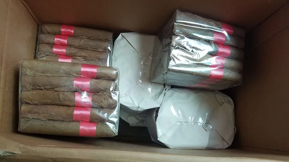 Phát hiện 2 kho hàng chứa thuốc lá nhập lậu và khẩu trang y tế cực lớn ở quận Tân Bình ảnh 5