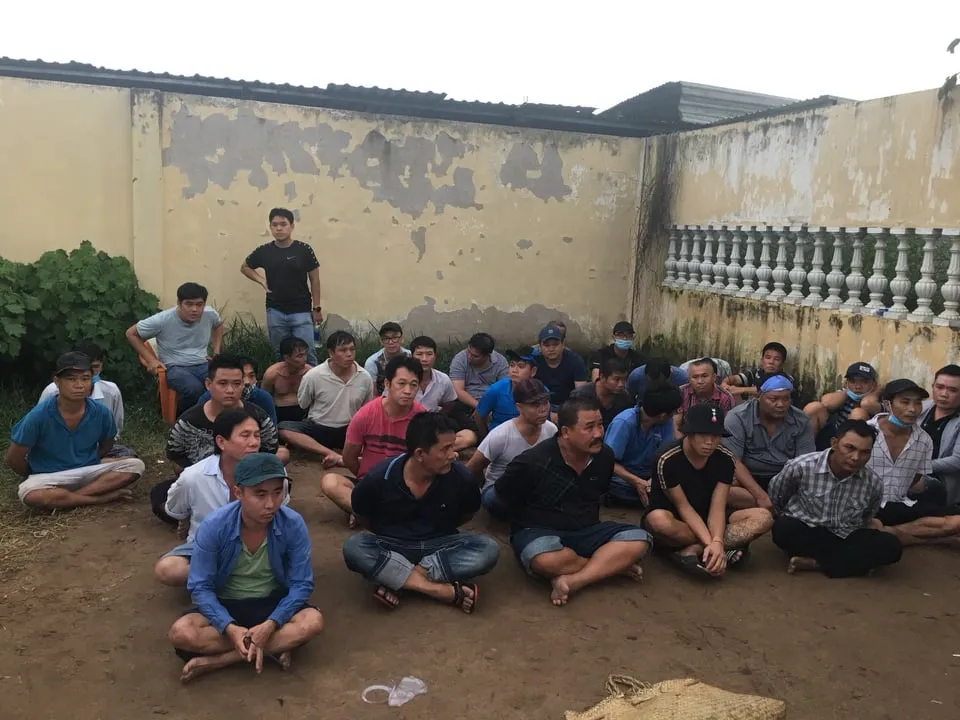 Phá trường gà ở quận Bình Tân, tạm giữ 39 đối tượng ảnh 2