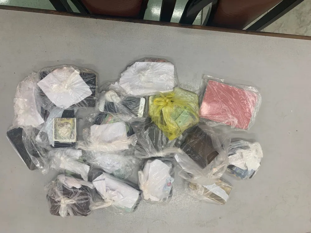 Phá trường gà ở quận Phú Nhuận, tạm giữ nhiều con bạc ảnh 1