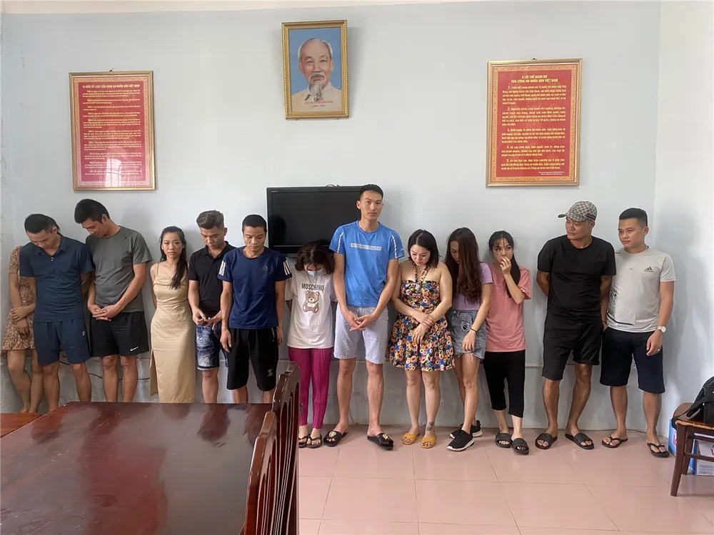 Bắt quả tang Dũng “trọc” và 19 đối tượng tổ chức, sử dụng trái phép chất ma túy tại quán karaoke ảnh 1