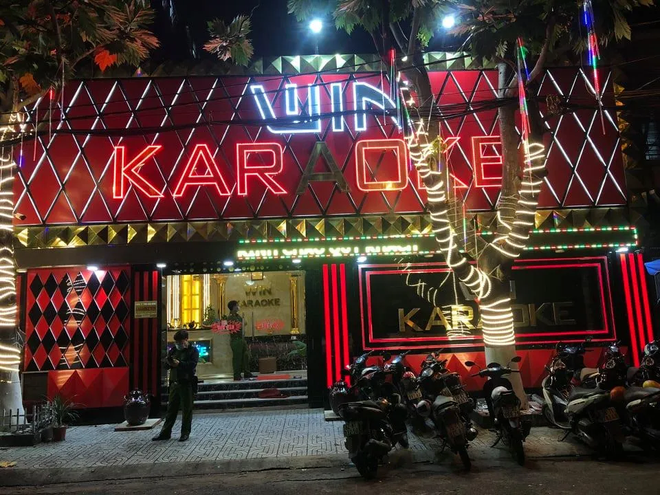 Kiểm tra 2 quán karaoke ở quận Bình Tân phát hiện 33 “dân chơi” dương tính với chất ma túy ảnh 1