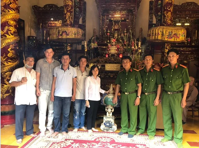 Công an thông tin vụ trộm cổ vật trị giá 350 triệu đồng ở lăng Ông (Bà Chiểu) ảnh 2