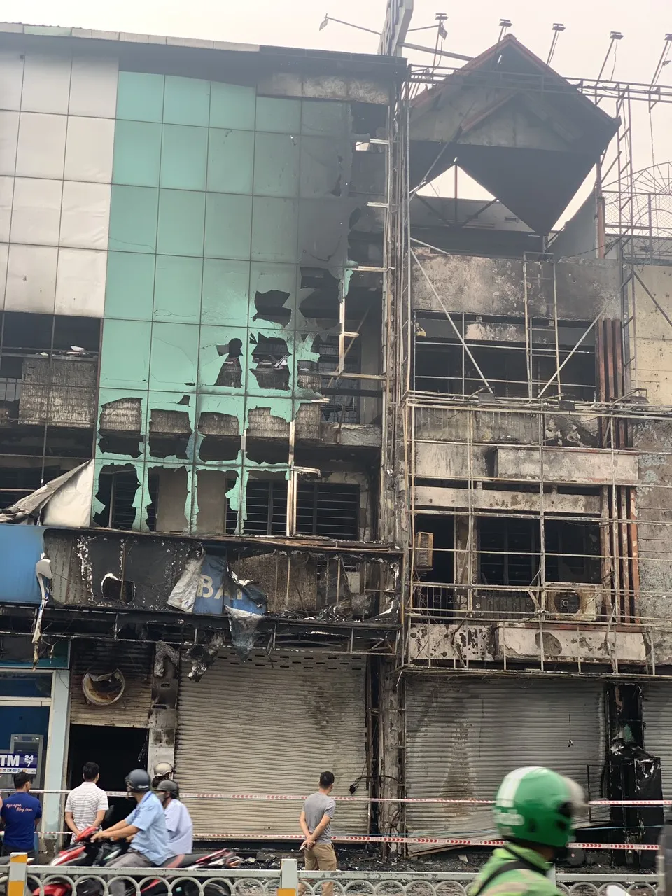 Cháy lớn lúc rạng sáng ở Gò Vấp, 2 căn nhà cùng nhiều tài sản bị thiêu rụi  ảnh 11