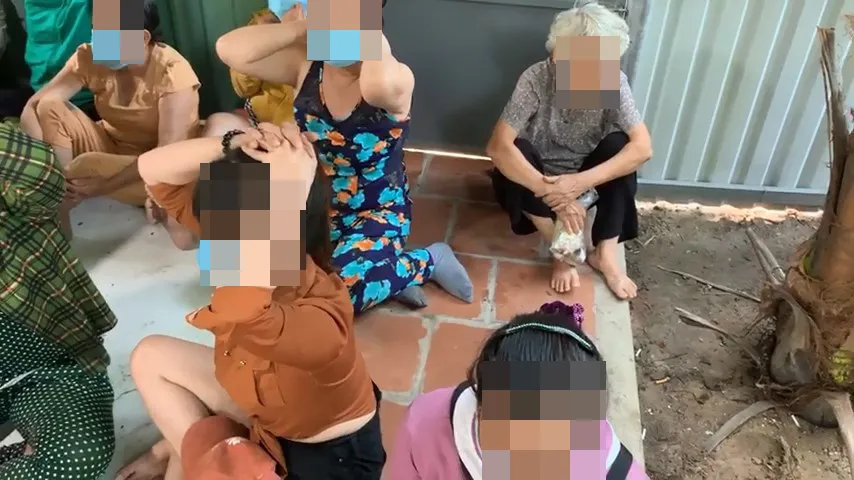 Phá sòng bạc do "quý bà" cầm đầu, quy tụ nhiều đối tượng mang tiền án, tiền sự ở huyện Củ Chi ảnh 2