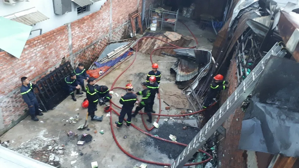 Nhiều nhà dân và hơn 10 phòng trọ ở quận 9 bị lửa thiêu rụi  ảnh 8