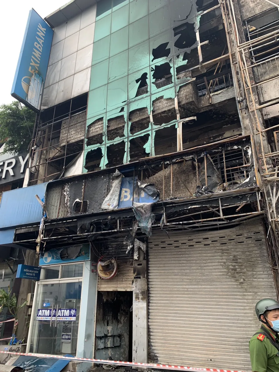 Thực nghiệm hiện trường vụ cháy chi nhánh ngân hàng cùng nhà dân ở quận Gò Vấp ảnh 6