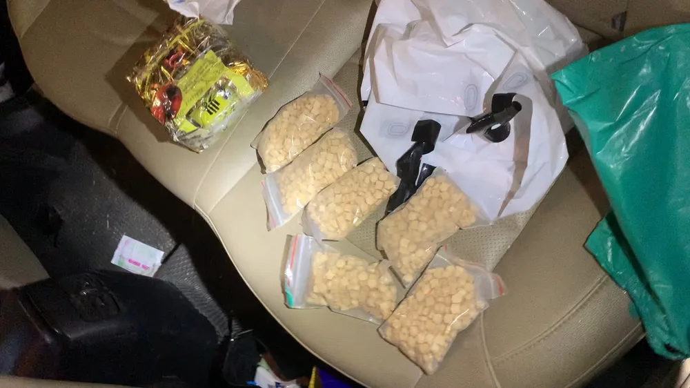 Bắt giữ 1kg ma túy và 1.800 viên ma túy tổng hợp ảnh 1