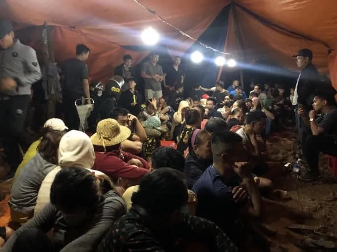 Khởi tố 33 đối tượng tham gia đánh bạc trong vườn điều ảnh 1