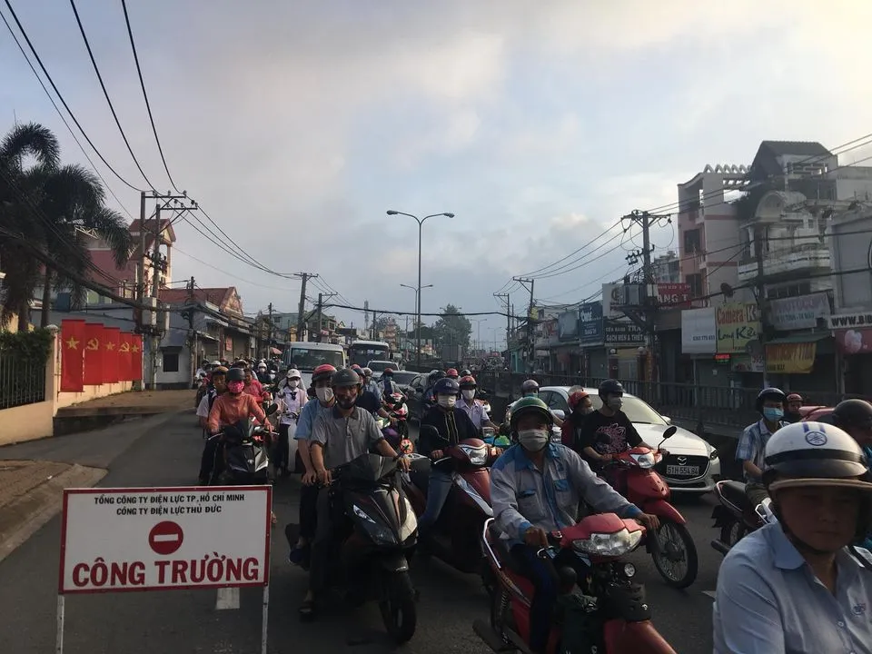 Kẻ trộm lái xe 4 chỗ tông gãy cột điện, hàng trăm nhà dân bị ảnh hưởng ảnh 4