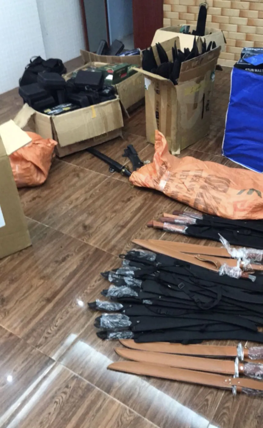 Phát hiện kho vũ khí, công cụ hỗ trợ ở vùng ven TPHCM ảnh 2