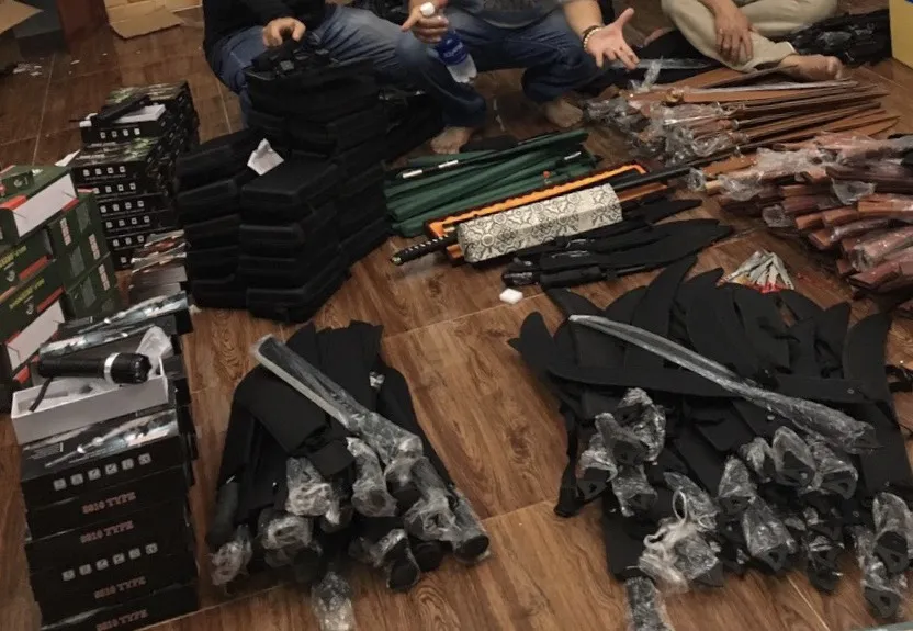 Phát hiện kho vũ khí, công cụ hỗ trợ ở vùng ven TPHCM ảnh 3