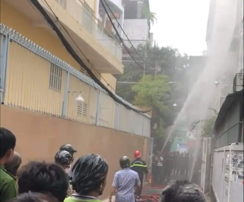 Vụ người phụ nữ chết trong căn nhà cháy với nhiều vết đâm trên người: nghi can khai gì với công an? ảnh 2