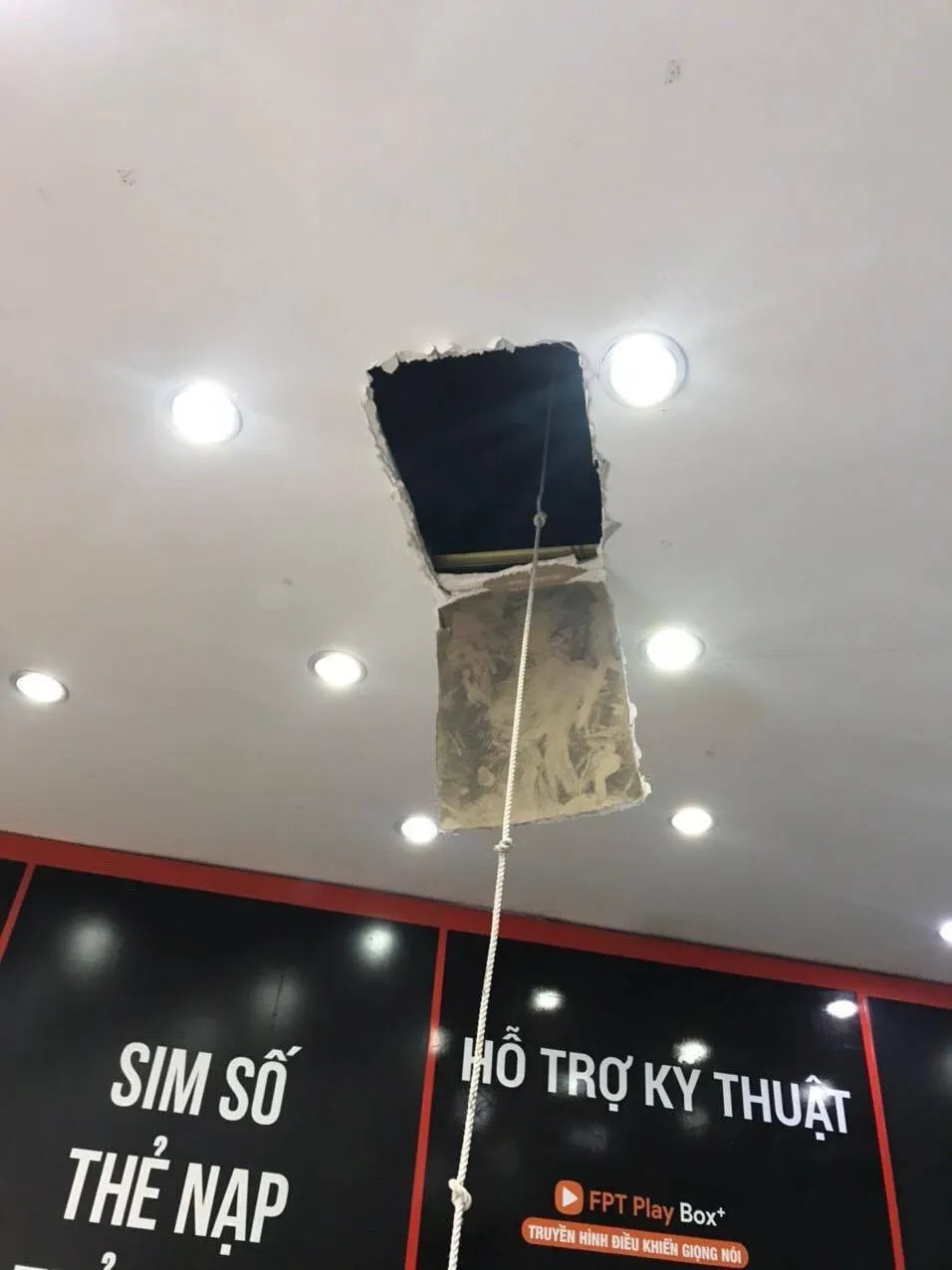 Bắt đối tượng đột nhập, phá két sắt lấy trộm tiền tại  FPT Shop ảnh 1