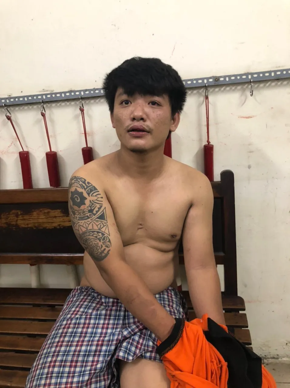 Khống chế thanh niên ngáo đá tấn công khiến 1 trung uý công an bị thương ảnh 1