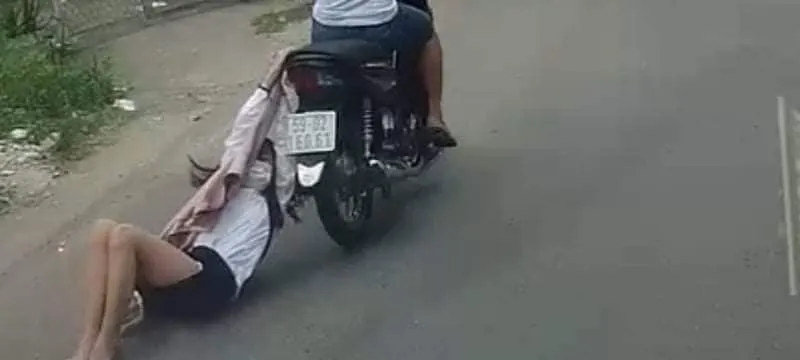 Tên cướp kéo lê cô gái hàng chục mét trên đường phố  ảnh 1