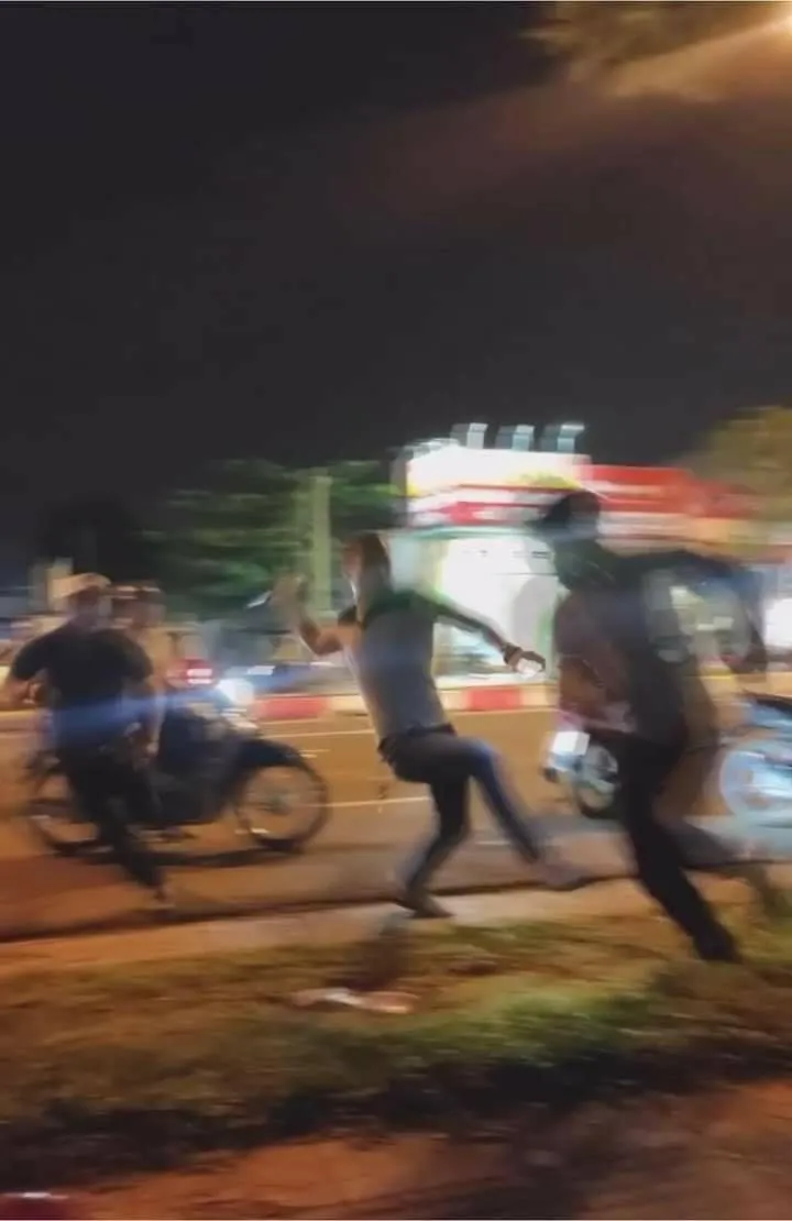 Xôn xao vụ va chạm giao thông, tài xế xe ô tô đuổi đánh đôi nam nữ ở quận 9 ảnh 1