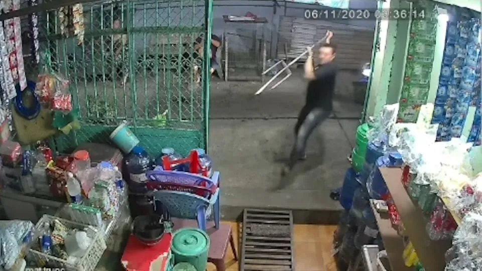 Một người đàn ông bị nhóm côn đồ truy sát ở quận Bình Tân ảnh 1