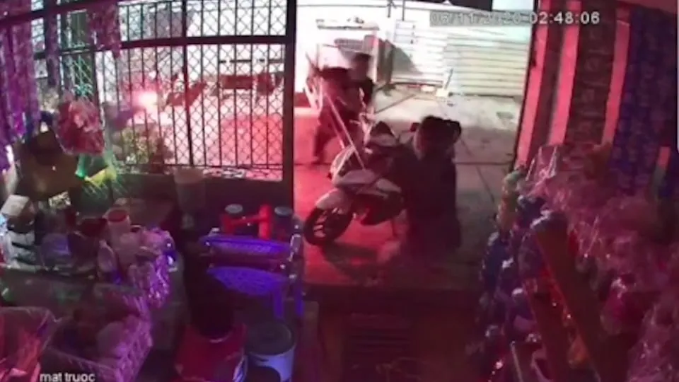 Một người đàn ông bị nhóm côn đồ truy sát ở quận Bình Tân ảnh 2